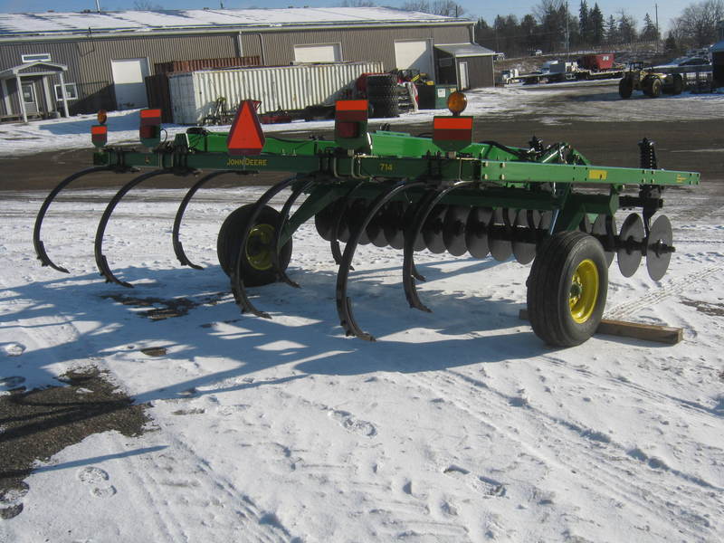 Soil Savers and Chisel Plows  John Deere 714 Soil Saver Photo